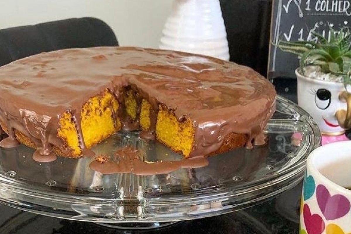 Aprenda a deliciosa receita do bolo de cenoura do atleta Italo Costa para saborear sem culpa