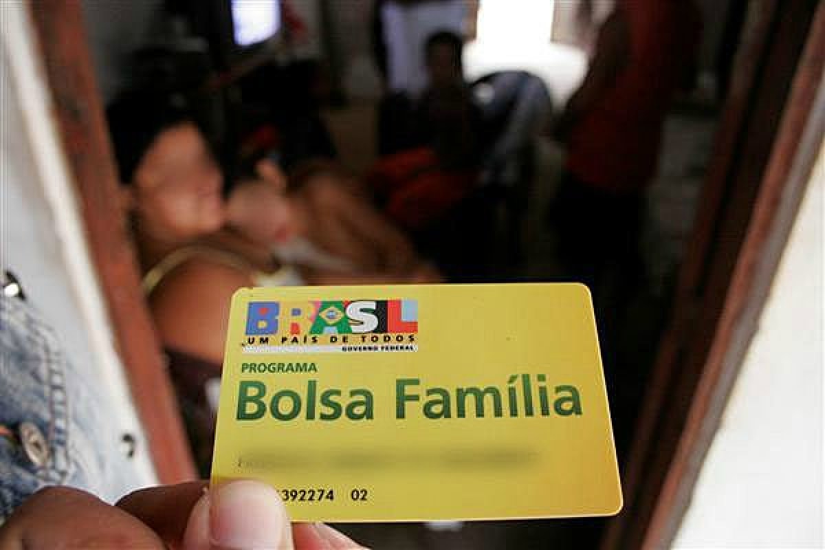 Governo transfere R$ 83,9 mi do Bolsa Família para Secretaria de Comunicação