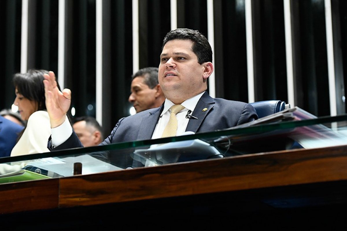 Senadores querem ouvir Receita Federal sobre proposta para reforma tributária
