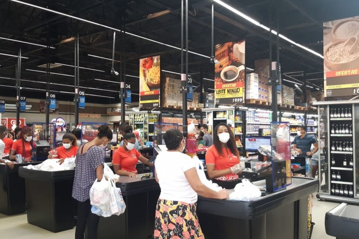 Estudantes têm até hoje para retirar produtos da 1ª parcela do vale-alimentação