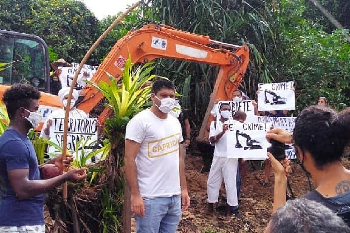 Manifestantes cercam obra da Conder em terreno considerado sagrado na Lagoa do Abaeté