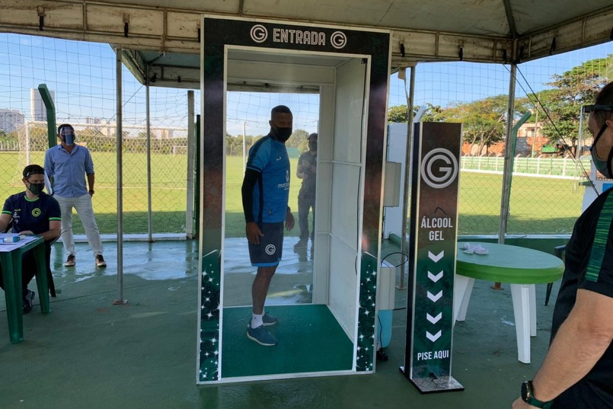 Com oito infectados, Goiás retoma treinos no CT