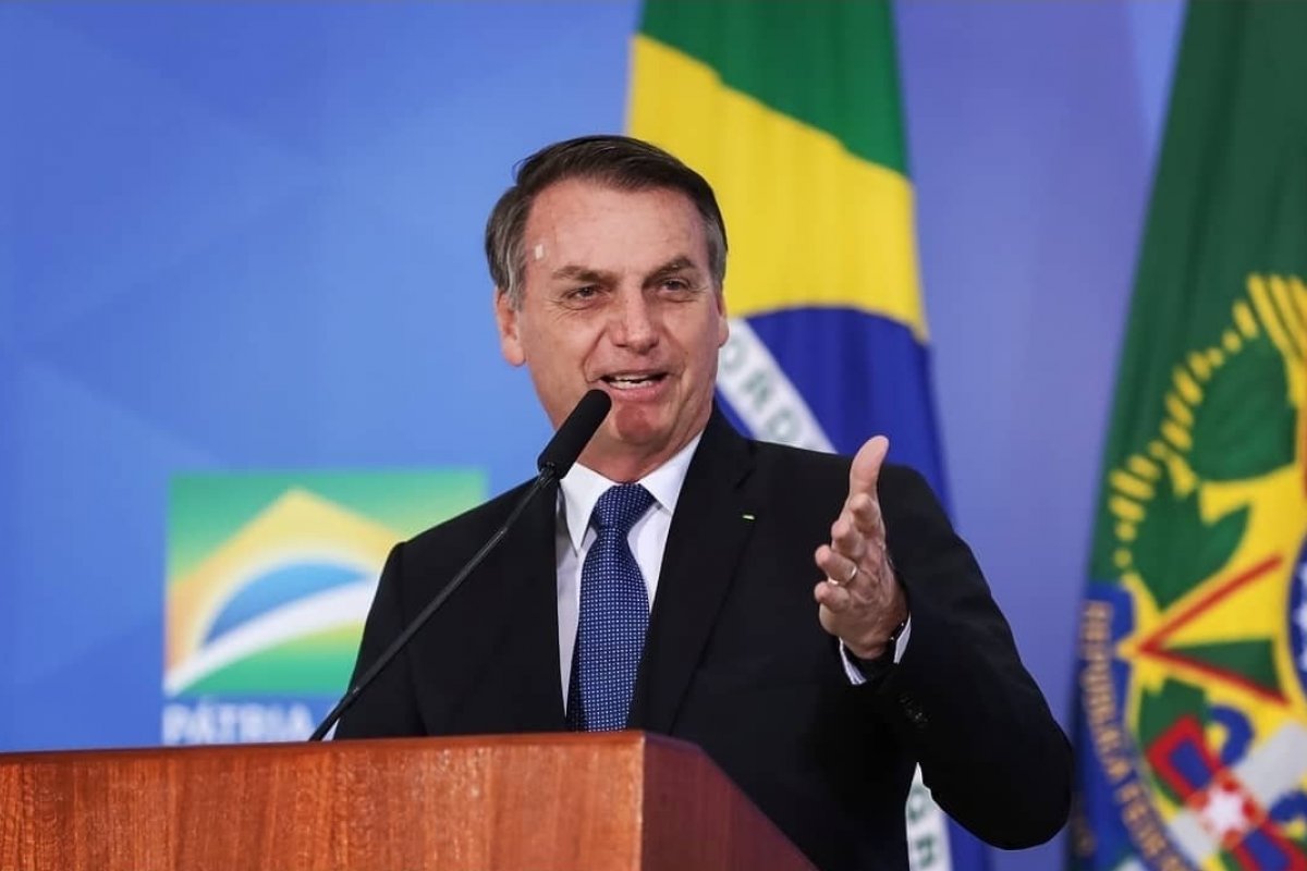 Bolsonaro sanciona lei com punições mais severas para transporte ilegal.