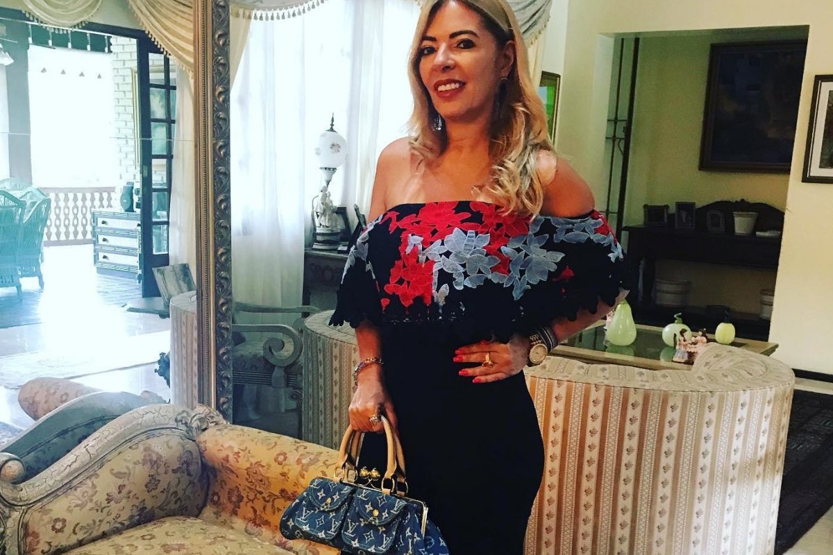 Ex-primeira dama do Brasil vive affair com advogado que tenta ajudá-la a receber pensões atrasadas