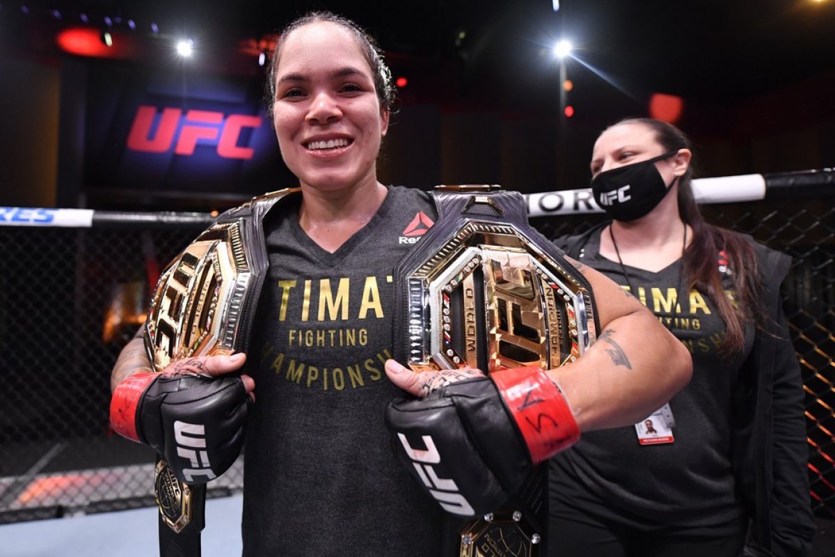 Amanda Nunes vence luta e faz história no UFC