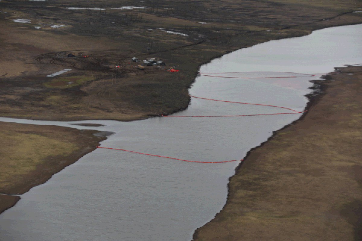 Estados Unidos oferecem ajuda à Rússia para conter o pior desastre ecológico