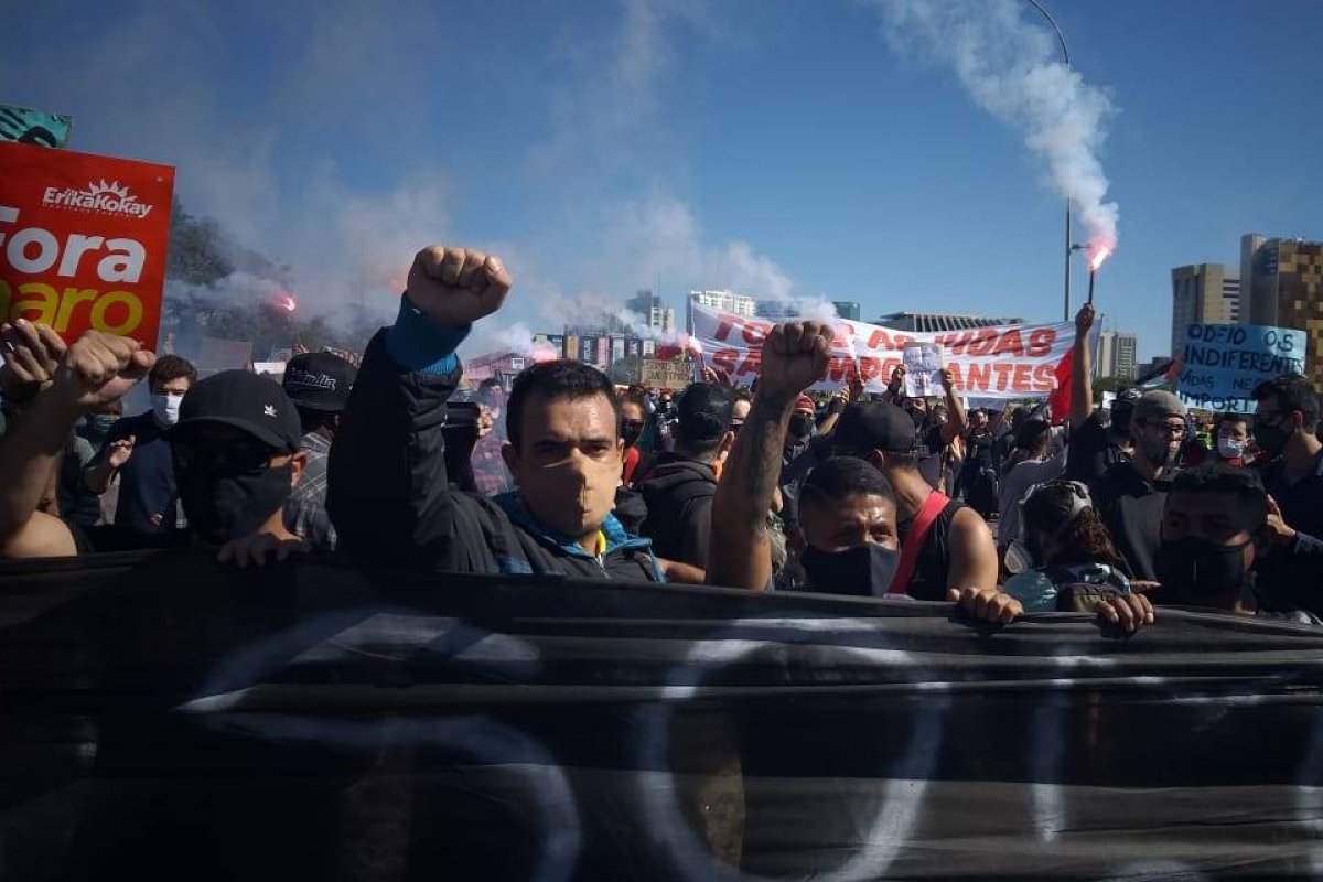 Veja vídeo: Grupo protesta contra Bolsonaro em ato no Distrito Federal 