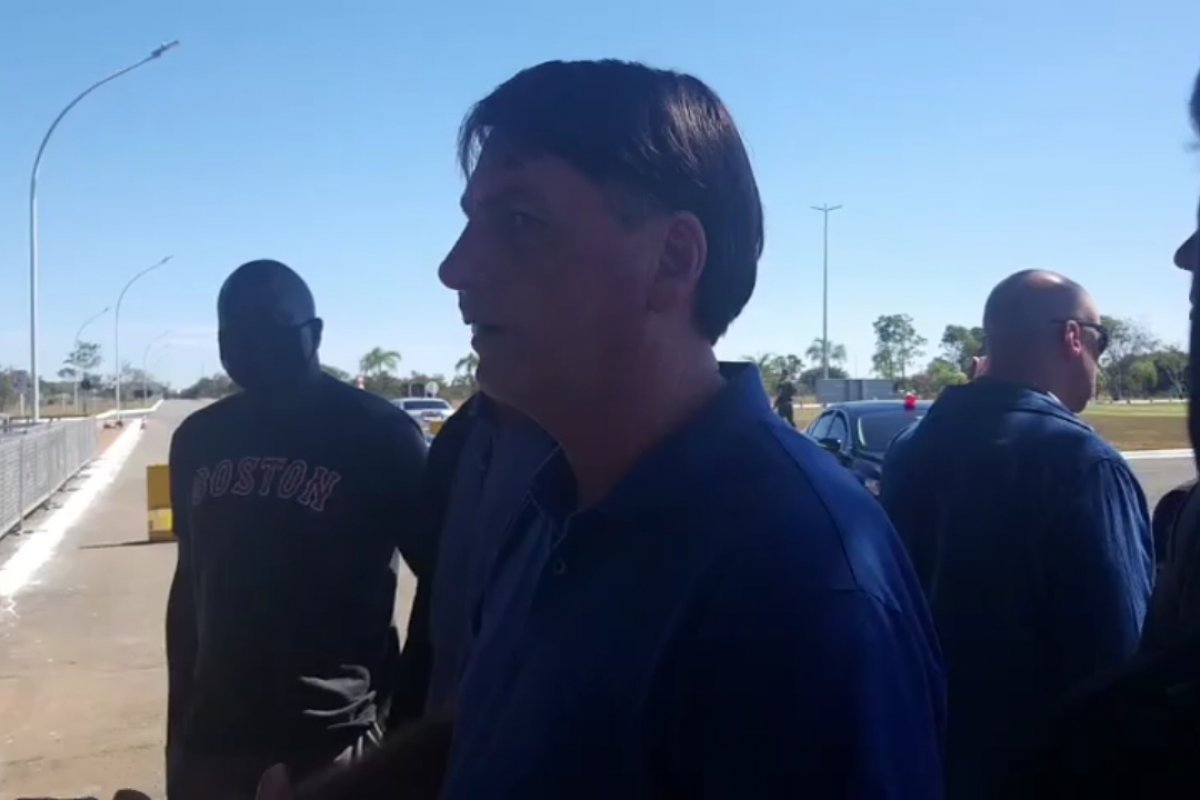 “Cobrem dos governadores e prefeitos” diz Bolsonaro sobre queixas de simpatizantes