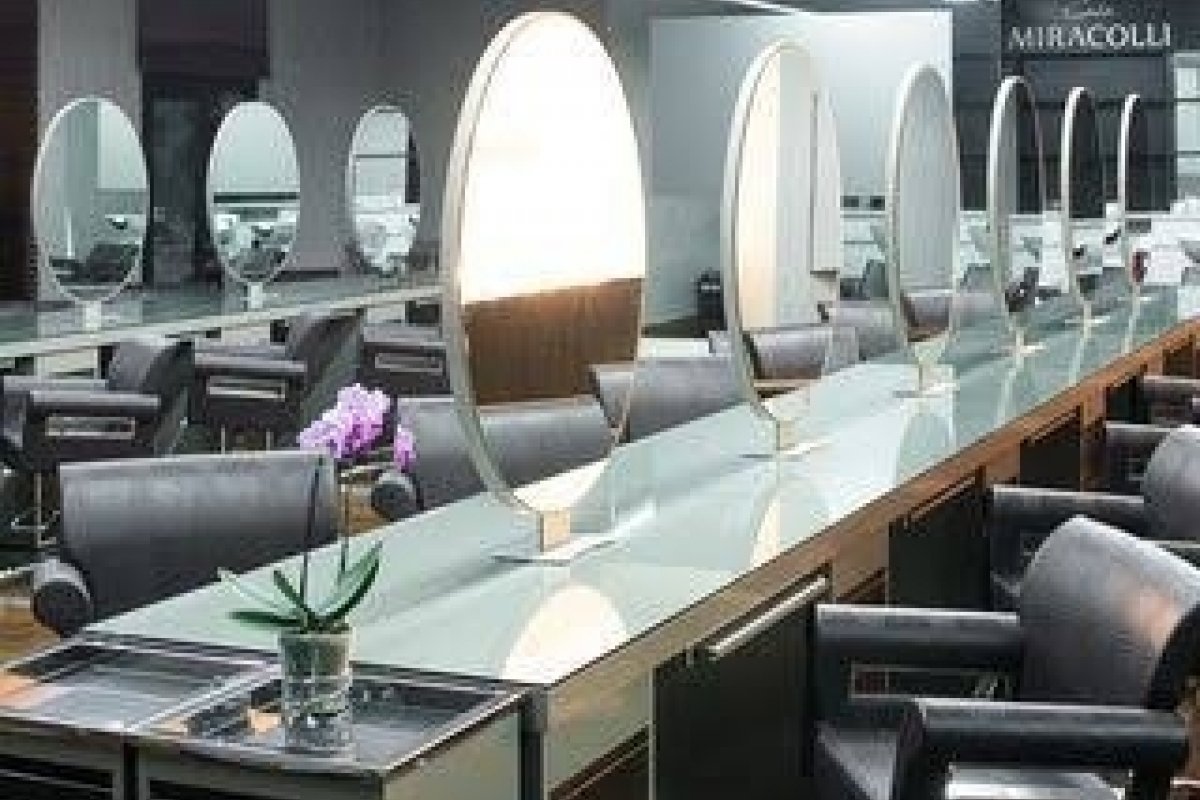 L'Oréal e a Keune criam plataformas com vouchers para ajudar salões