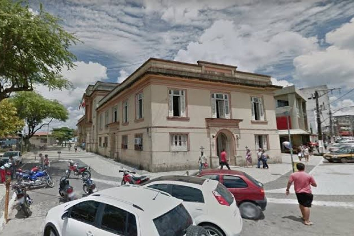 Alagoinhas determina fechamento do comércio na segunda e terça