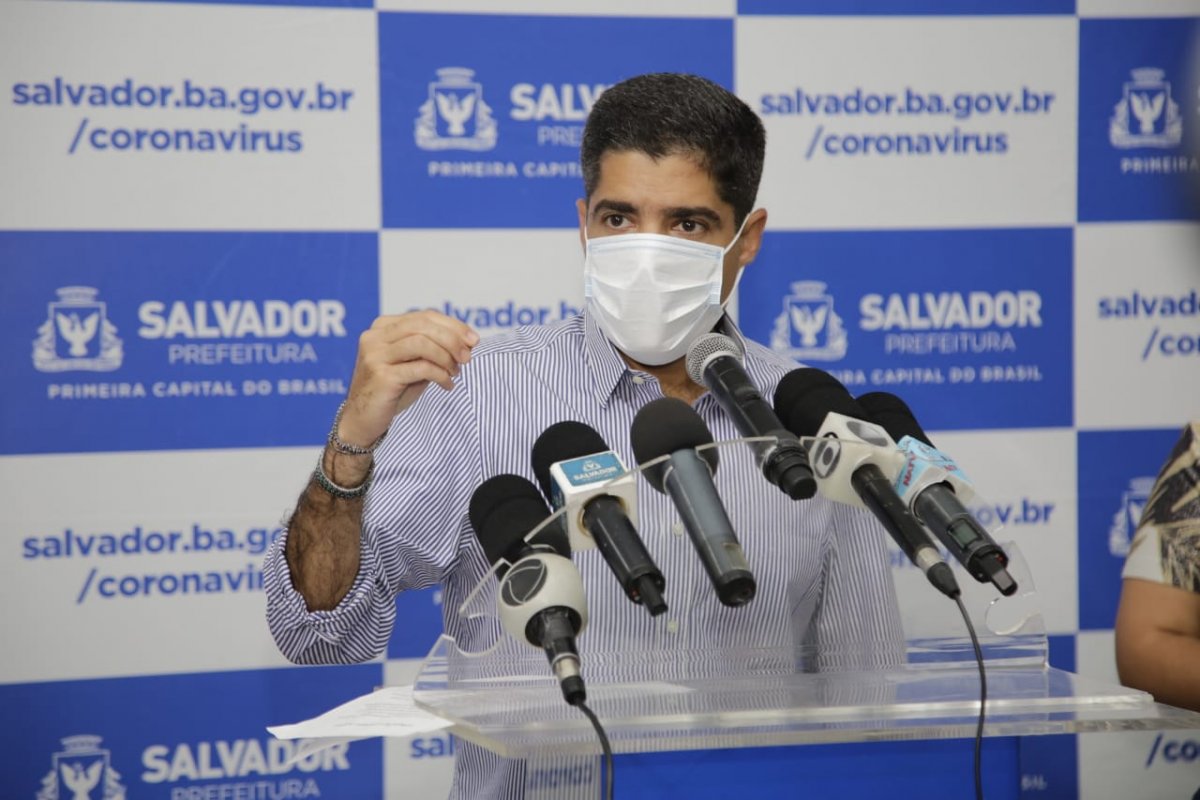 ACM Neto diz que Bolsonaro brinca com a vida humana, após Ministério suspender dados de Covid