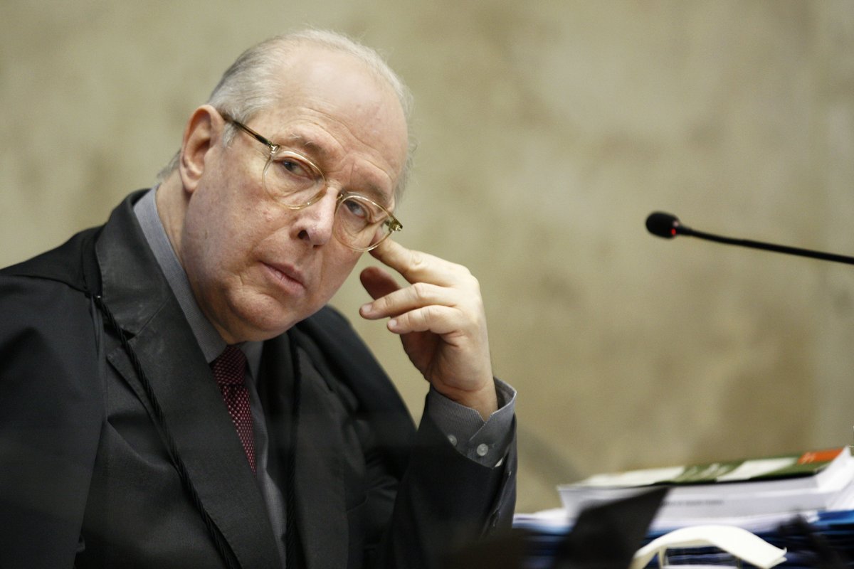 Celso de Mello prorroga inquérito que investiga suposta interferência de Bolsonaro na PF