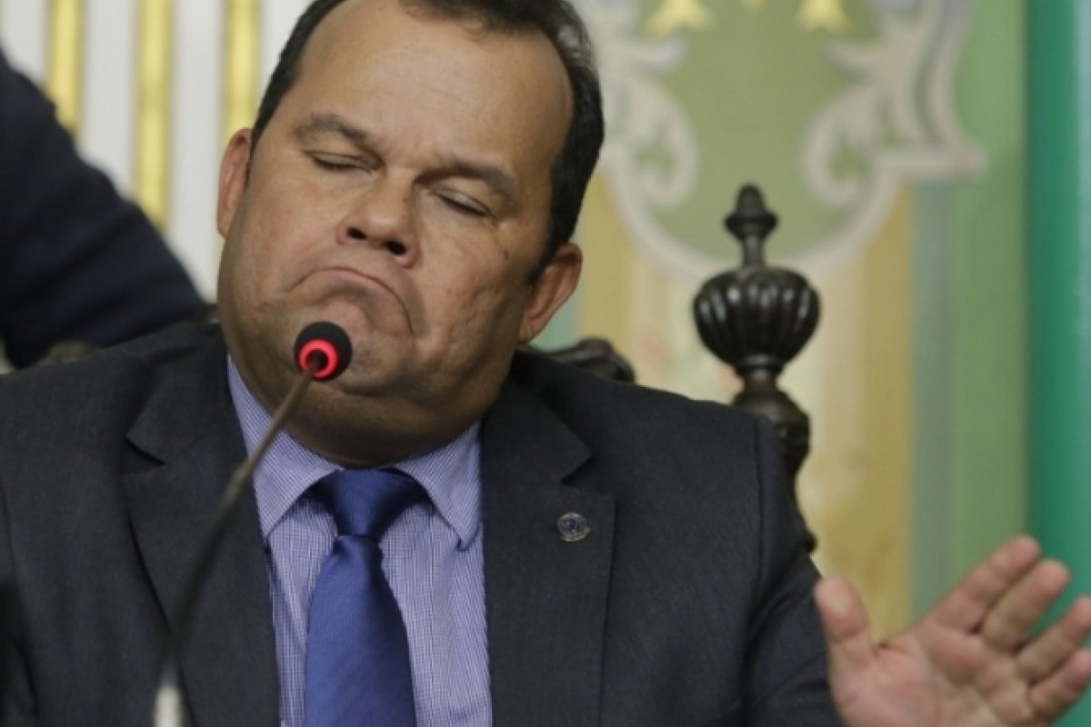 Impávido camarista presidente e suas forças estranhas