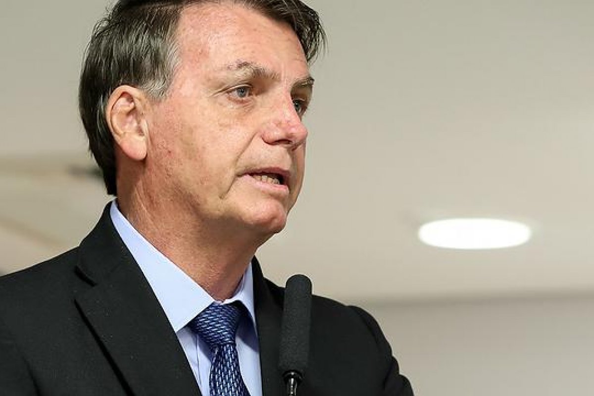 Um dia após manifestações, Bolsonaro diz que opositores tentam "deslegitimar" o governo