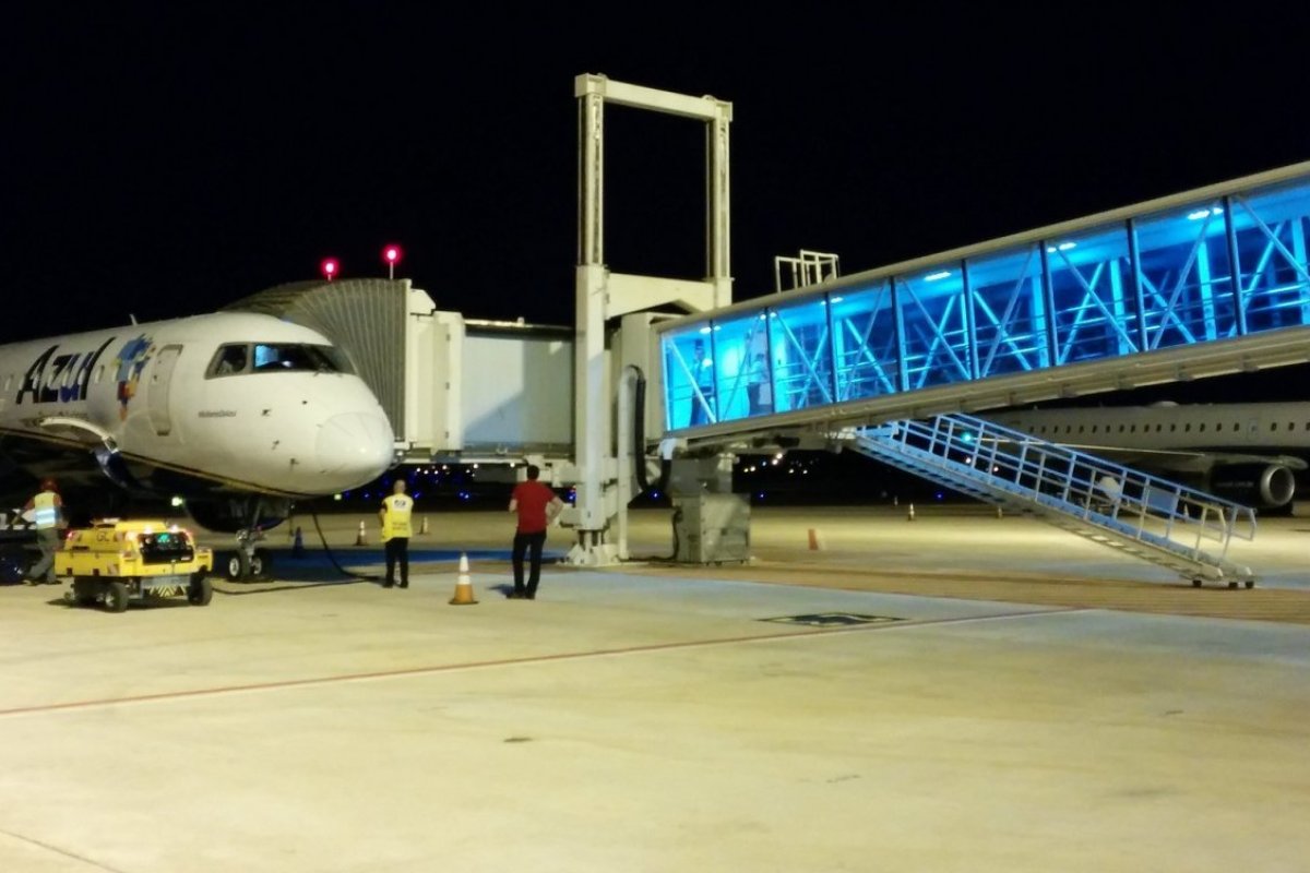 Reino Unido determina quarentena para estrangeiros que chegam ao país