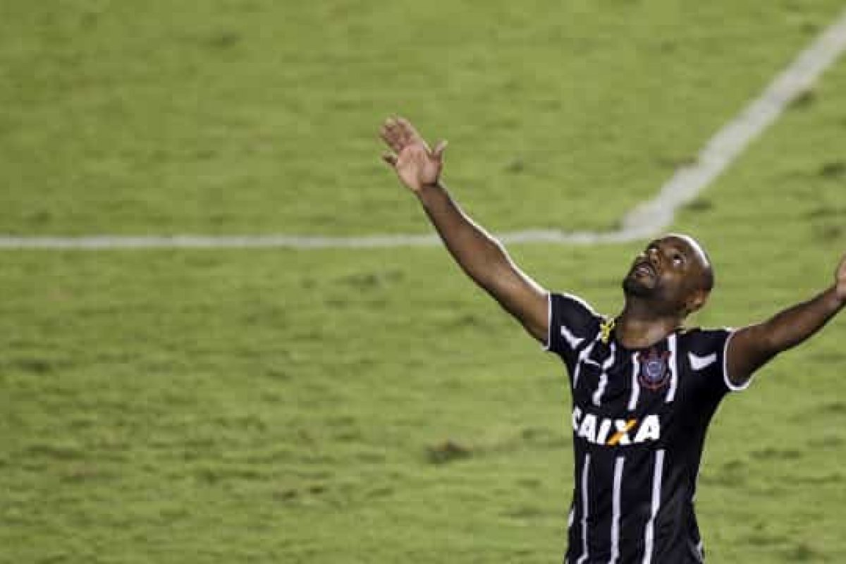 Vagner Love se despede do Corinthians