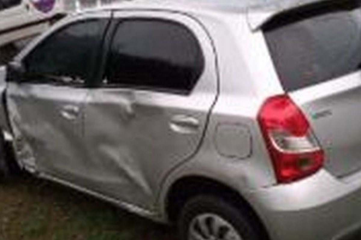 Batida entre carro e caminhão deixa trânsito lento na Avenida Bonocô