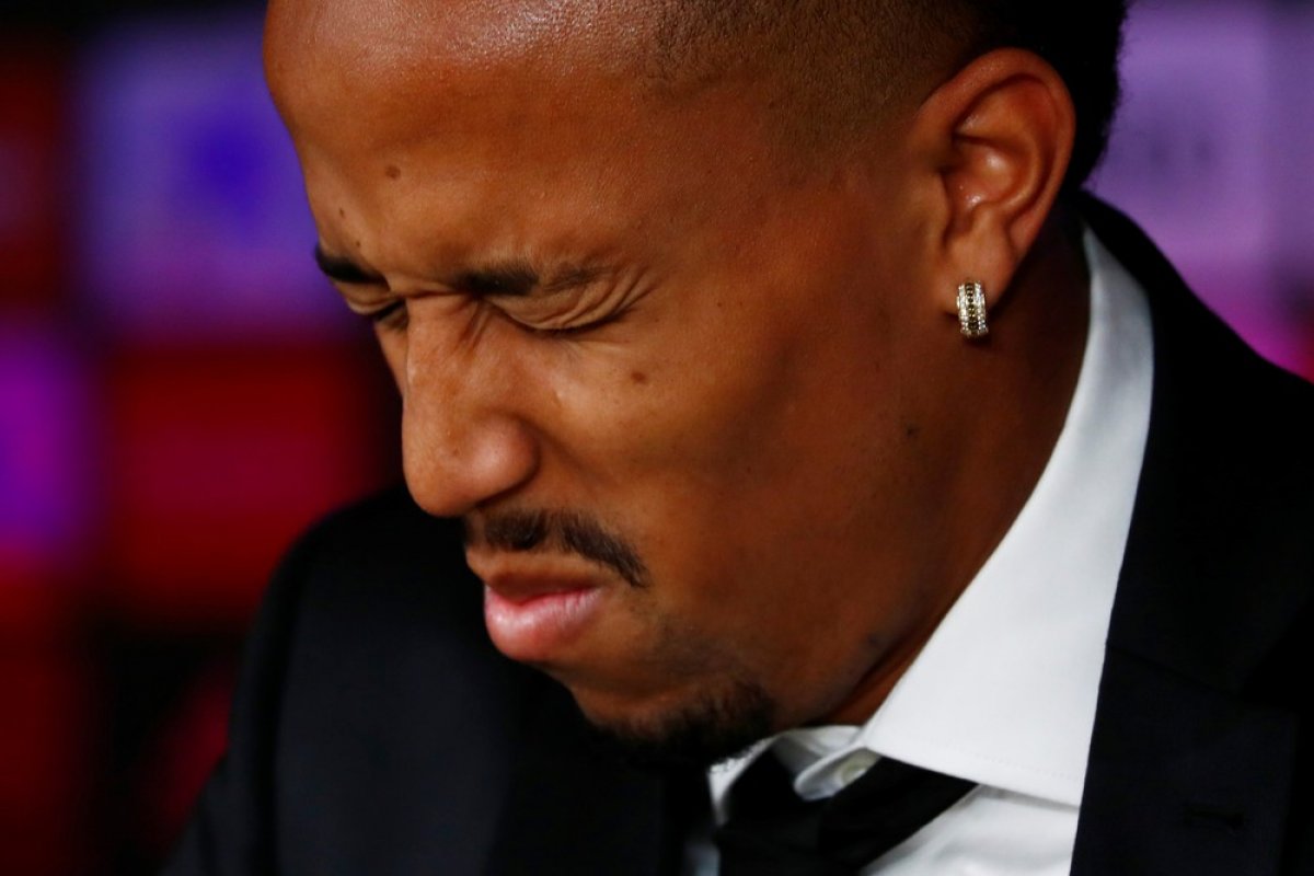 Éder Militão passa mal em coletiva de apresentação no Real Madrid