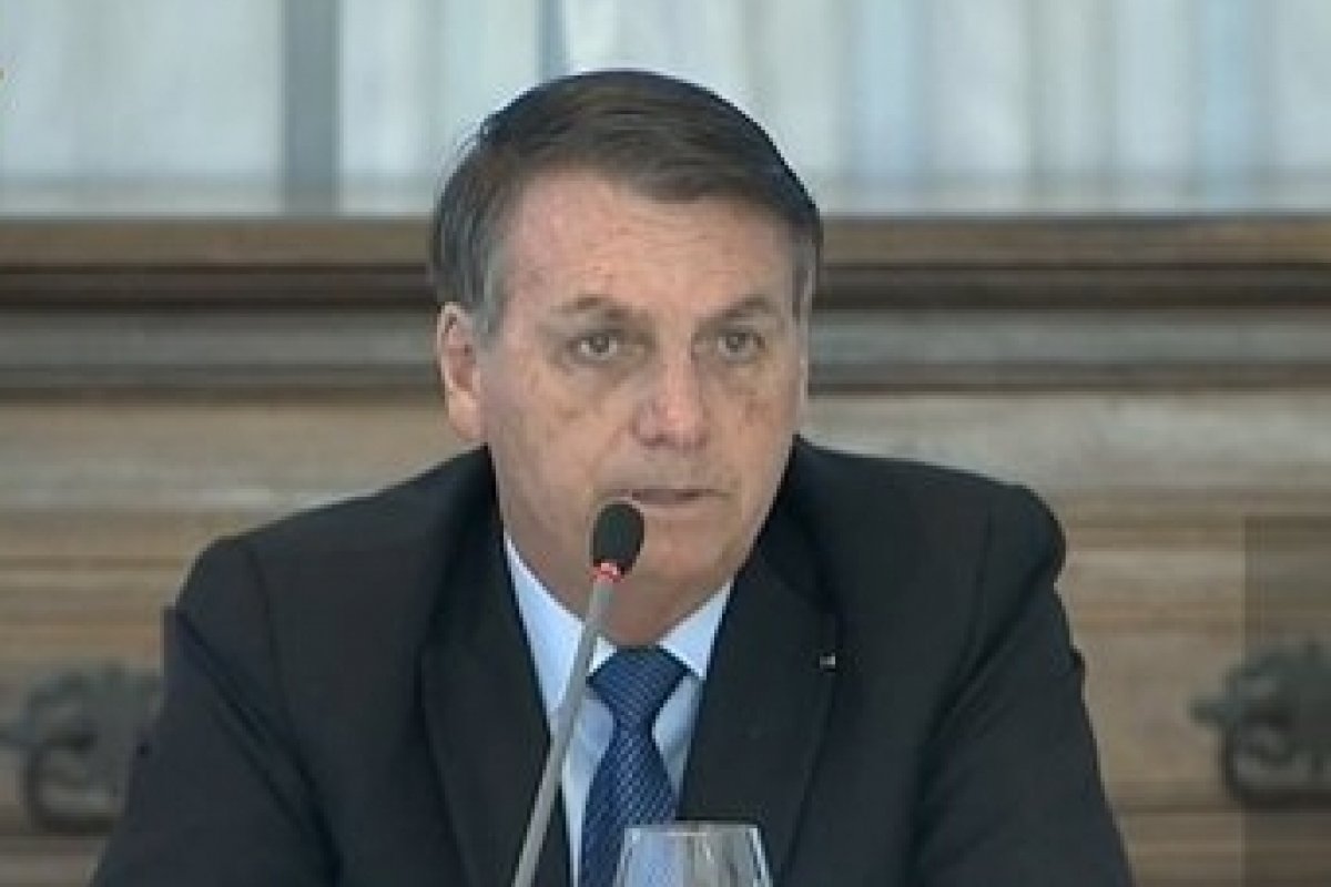 Bolsonaro afirma que Eduardo Pazuello vai esclarecer na Câmara sobre a recontagem dos dados da covid-19 no Brasil
