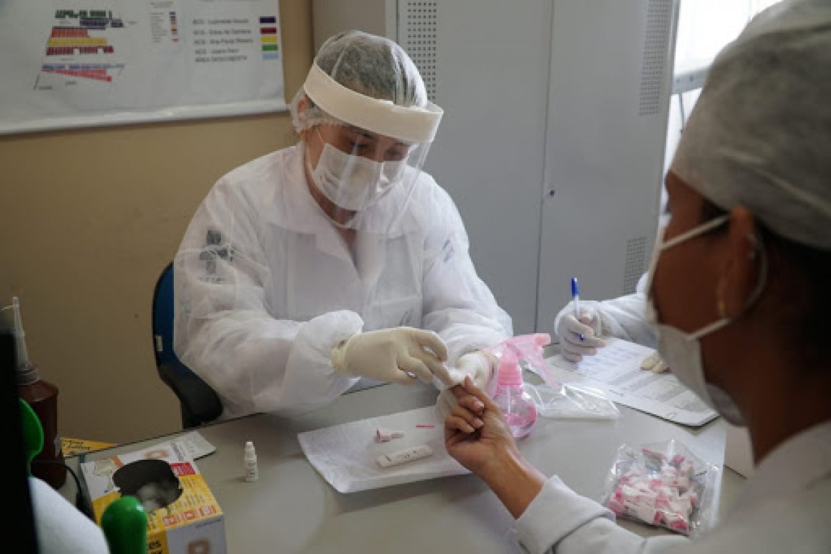 Câmara aprova testagem prioritária de profissionais de saúde para  Covid-19