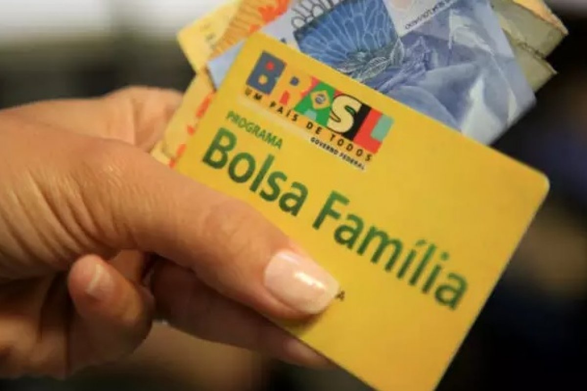 Governo suspende portaria que transferia R$ 83,9 milhões do Bolsa Família para a Secom da Presidência