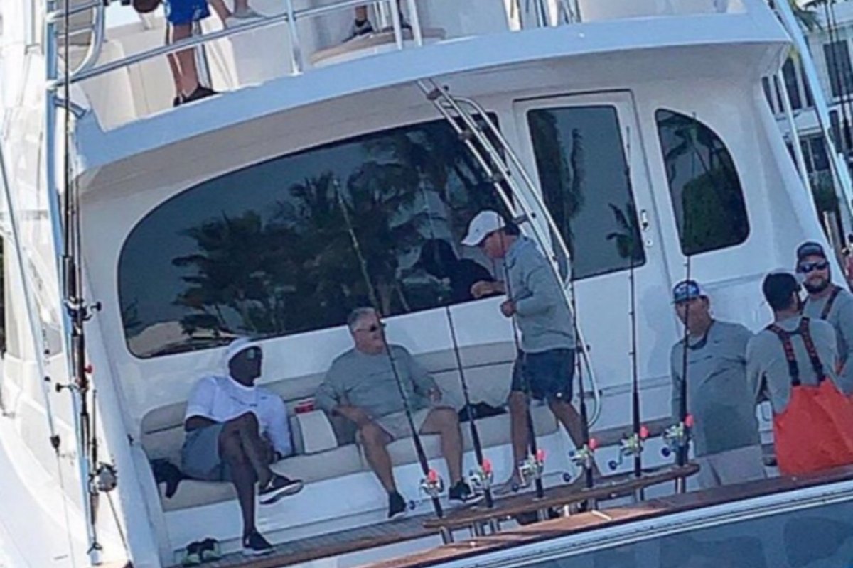 Michael Jordan participa de torneio de pesca nos EUA