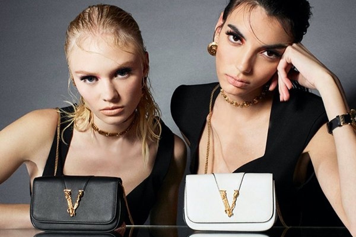Versace lança novas bolsas