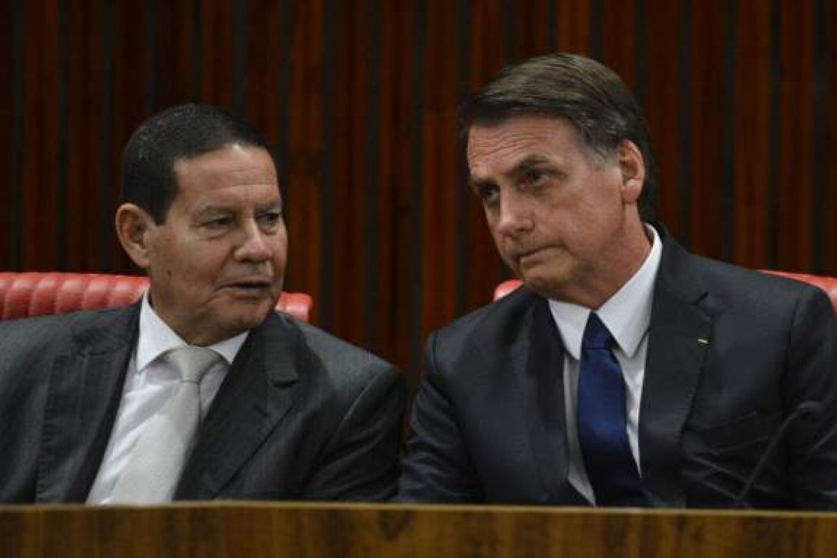 Após sugestão de Fachin de novas provas, julgamento de cassação de Bolsonaro e Mourão é interrompido