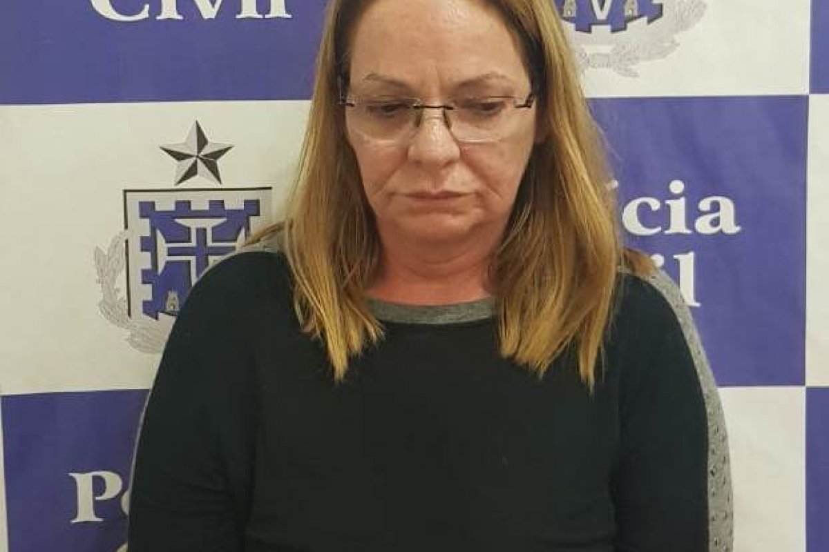 Mulher acusada de estelionato é presa em agência bancaria no Imbui