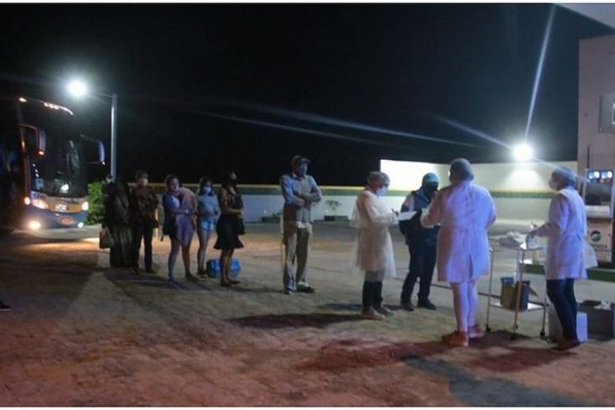 Ônibus de São Paulo chega à Bahia trazendo 10 pessoas contaminadas com a Covid-19