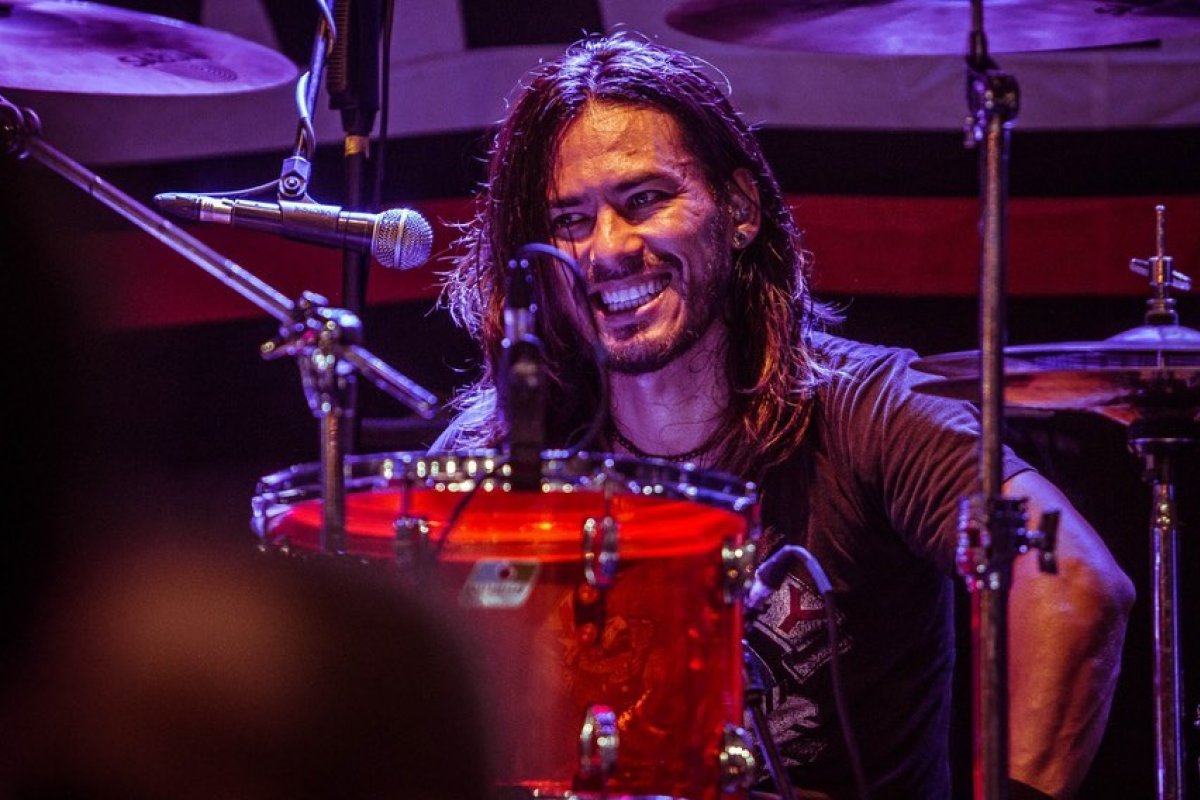 Ricardo Japinha é afastado do CPM 22 após acusações de assédio