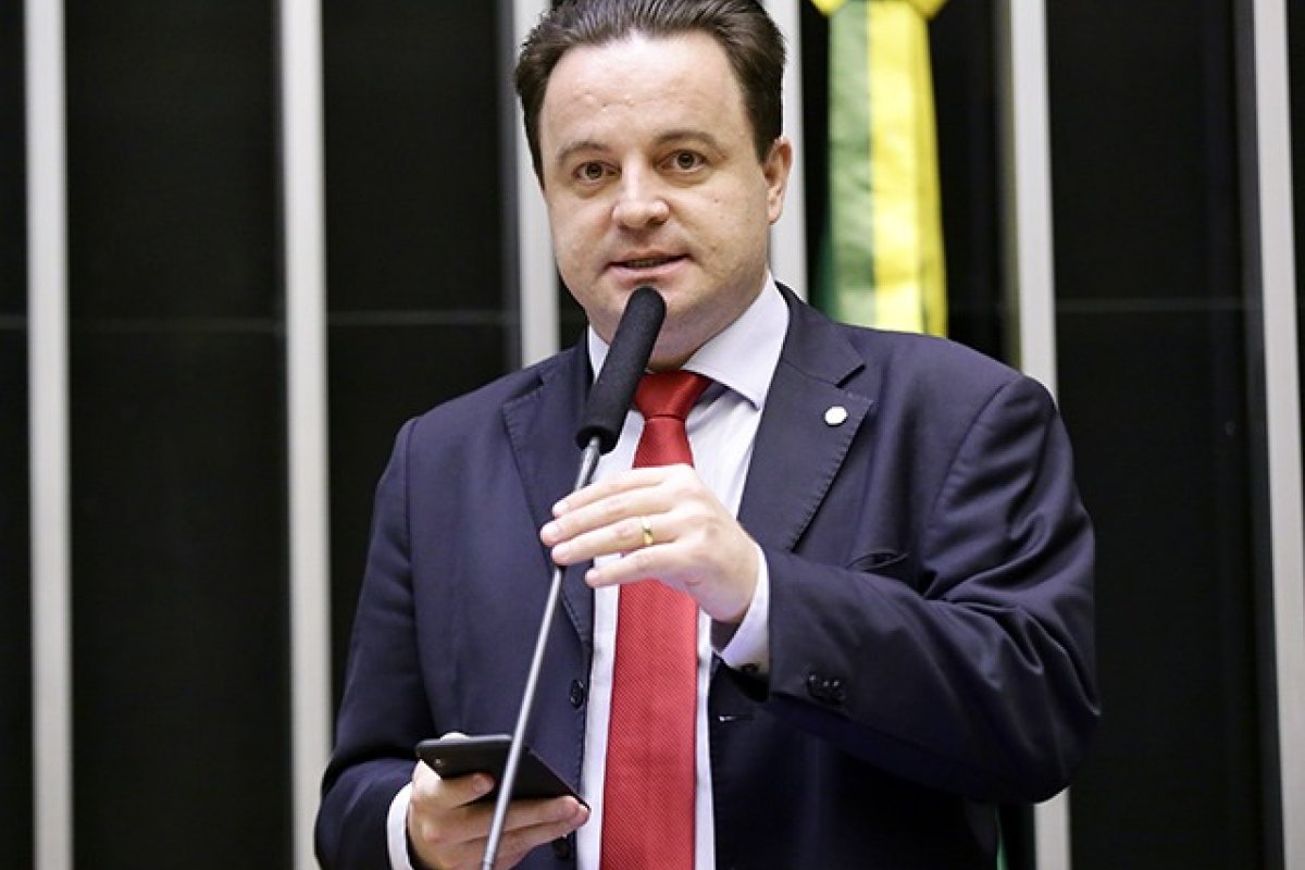 Possibilidade de redução do salário dos parlamentares entrou em discussão na Câmara