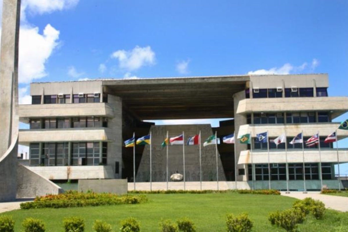 Bancada evangélica na Alba pede abertura de templos religiosos durante a pandemia