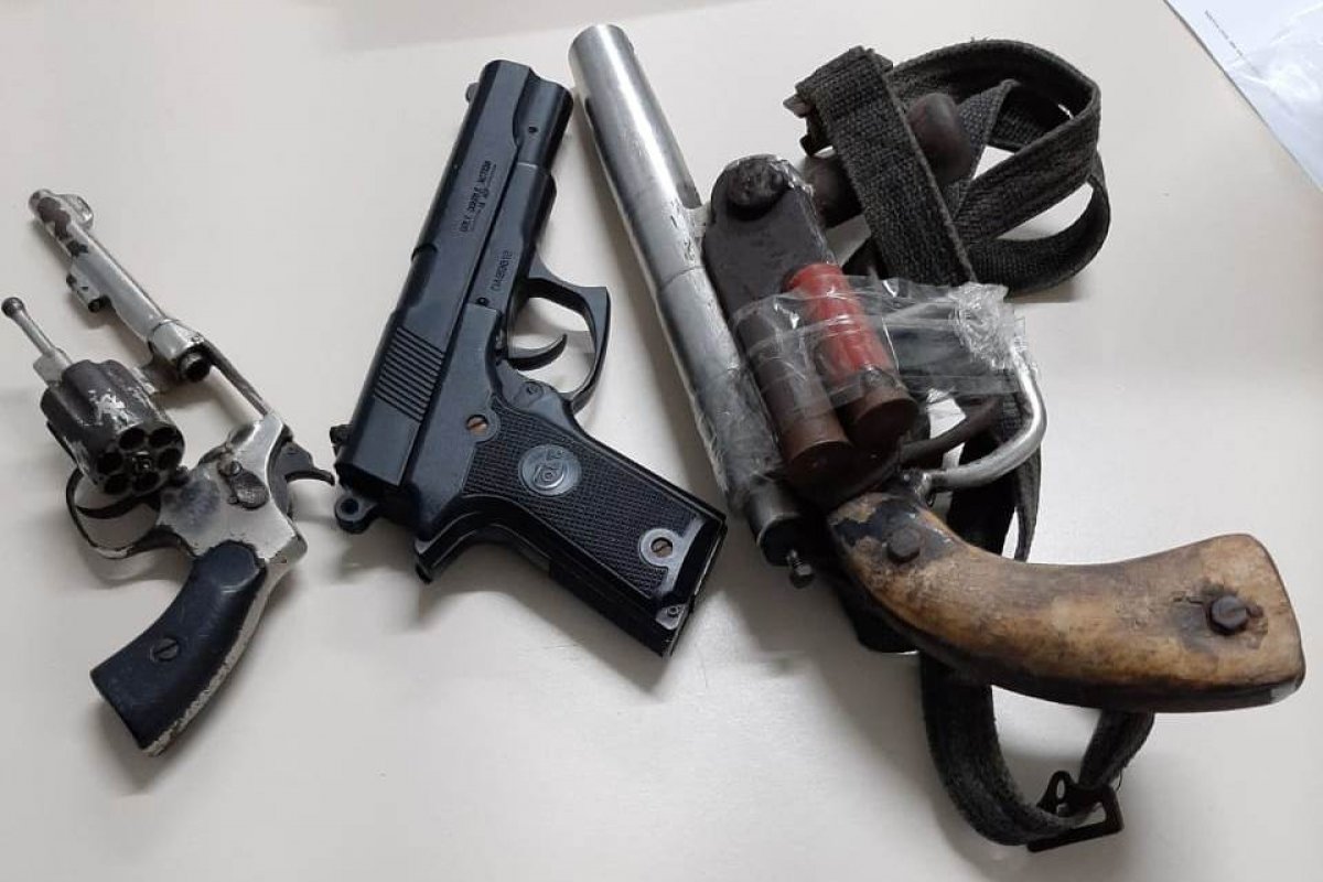 Três pessoas são presas e armas apreendidas em Mata de São João