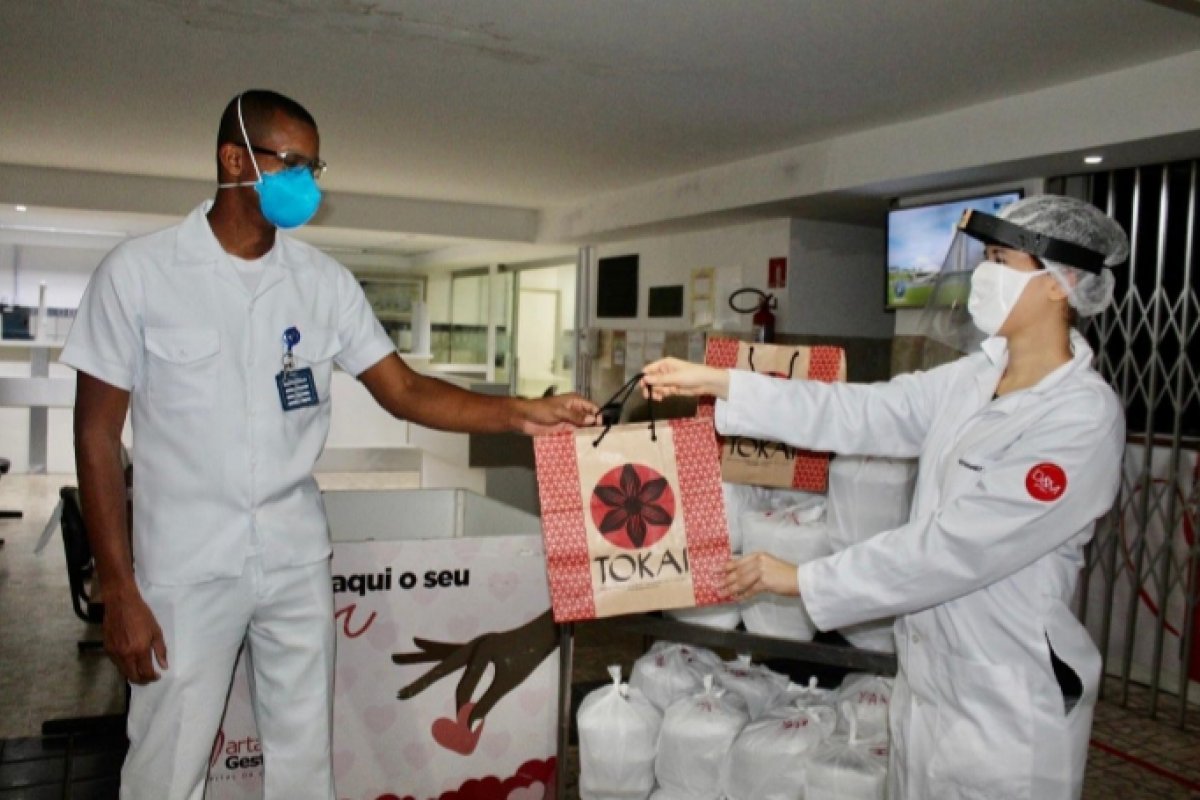 Tokai Gourmet entrega refeições para equipe do Hospital Martagão Gesteira que atua no combate à Covid-19