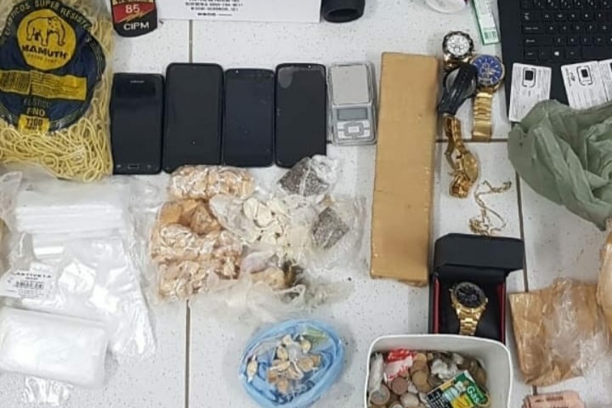 PM prende casal e adolesente por tráfico de entorpecentes em Luís Eduardo Magalhães