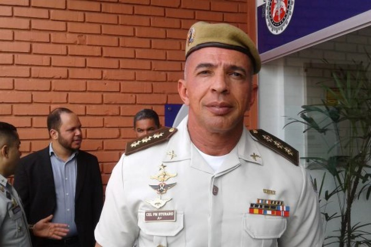 Carro do coronel Sturaro, da PM, é roubado em Lauro de Freitas