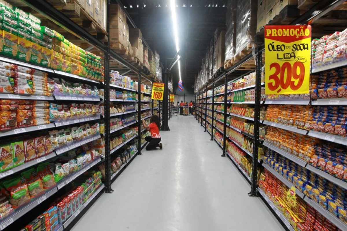 Mais de 200 vagas são abertas para contratação em rede de supermercado