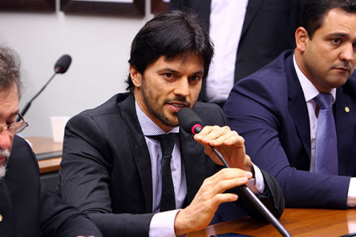 Em nota, Fábio Faria confirma ter sido apoiador do PT mas retifica compromisso com Bolsonaro