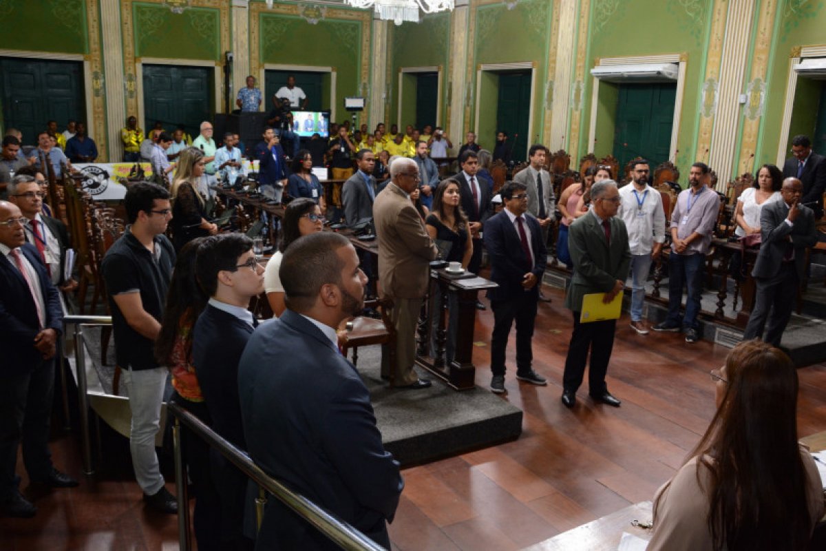 Câmara aprova abono para servidores e renovação de doação de terreno