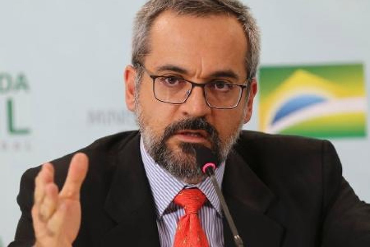 Ministro Fachin vota pela rejeição do pedido para tirar Weintraub do inquérito das fake news