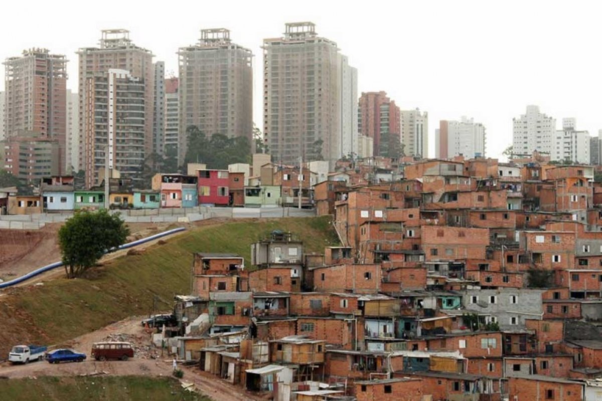 Número de beneficiários de transferência de renda dobra no Brasil durante pandemia