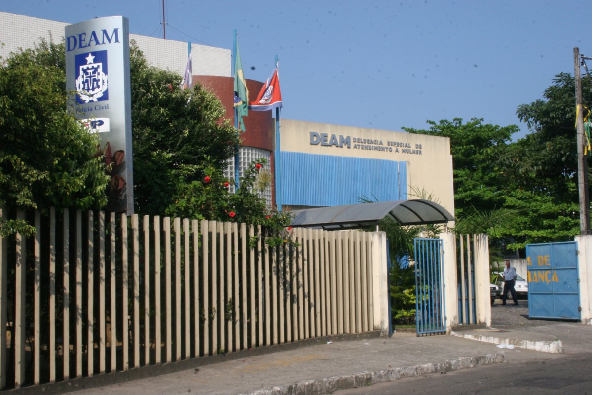 Dois agressores são presos por descumprimento de medida protetiva