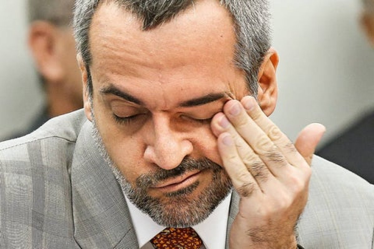 Depois de devolução pelo Congresso, governo revoga MP que permitia que o ministro da Educação escolher reitores