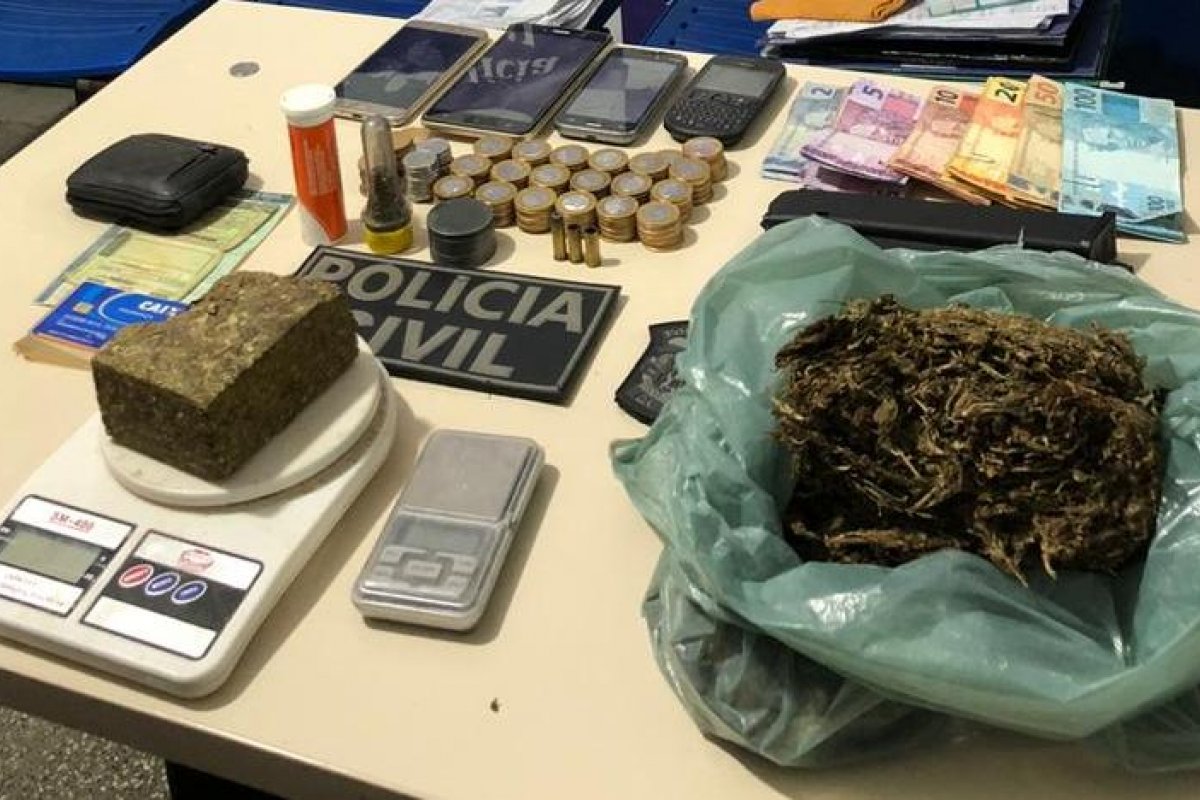 Polícia apreende droga, dinheiro e munições em Seabra