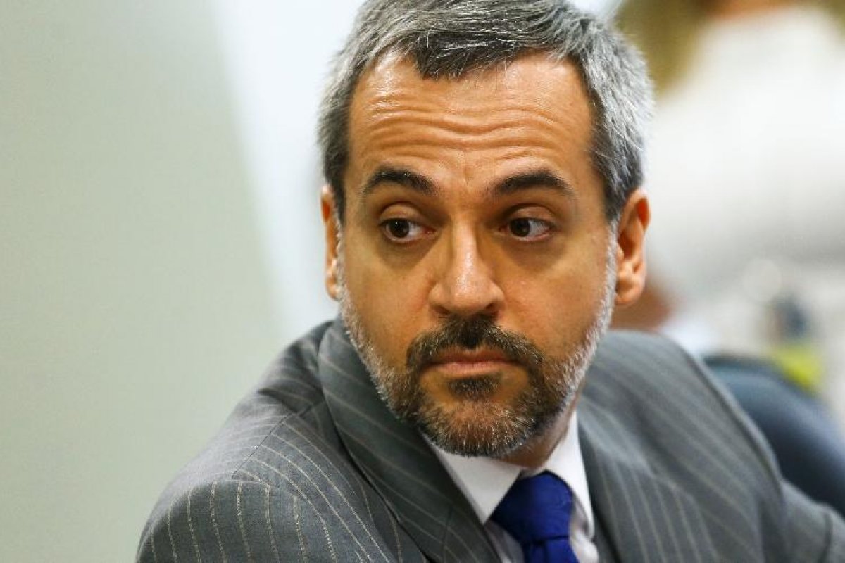 Abraham Weintraub volta a citar China em publicação no Twitter