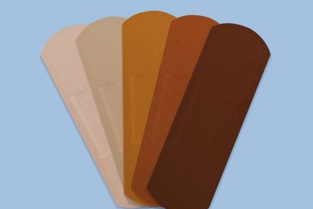 Marca cria band-aid com cores de diversos tons de pele