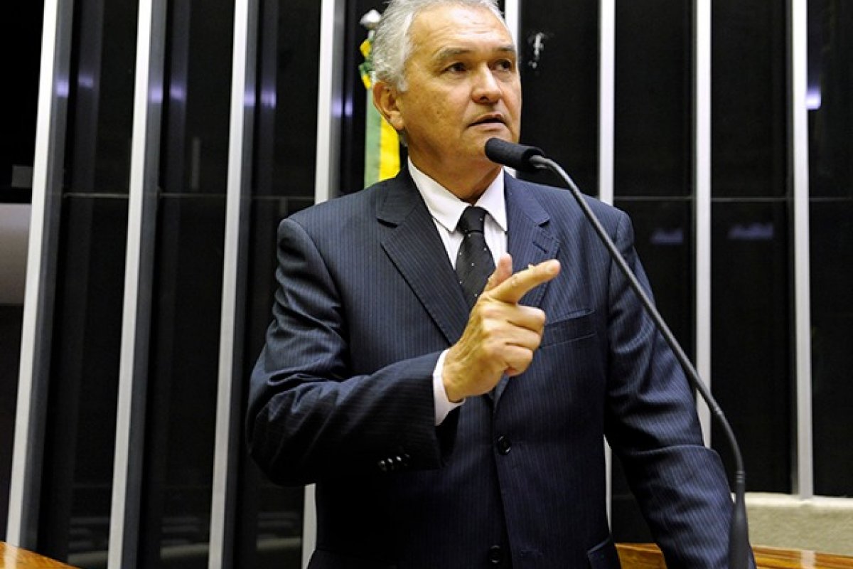 "Se um dos Poderes afrontar a democracia, cabe às FFAA serem empregadas contra quem afrontar", diz Girão sobre a decisão de Fux