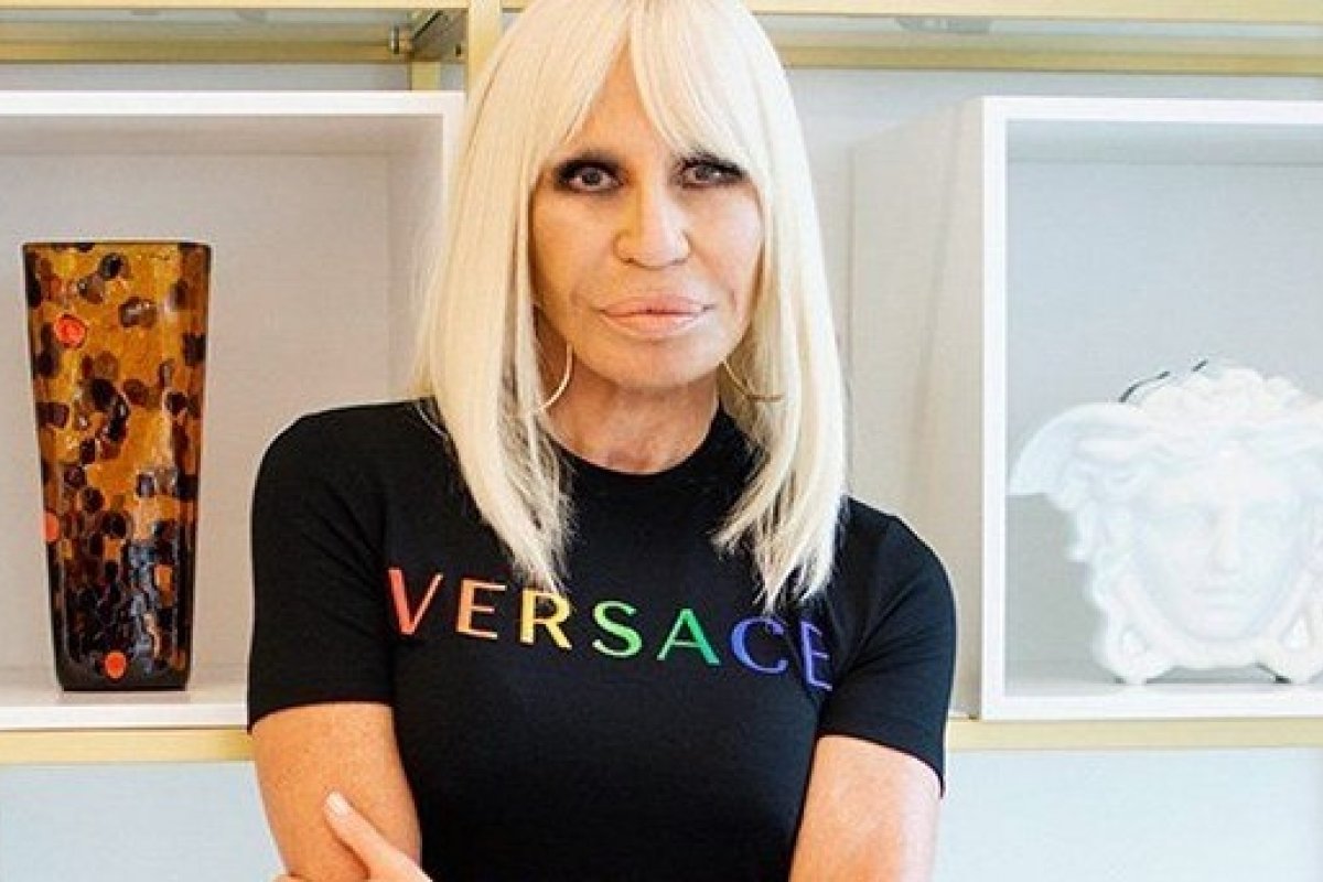 Versace apresenta a coleção Pride