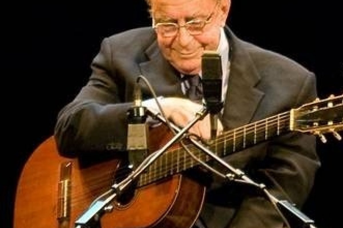 Filho de Carlinhos Brown mostra João Gilberto no último aniversário